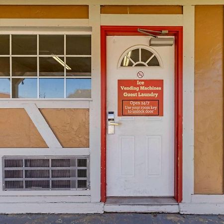 Econo Lodge Pryor Creek Eksteriør billede
