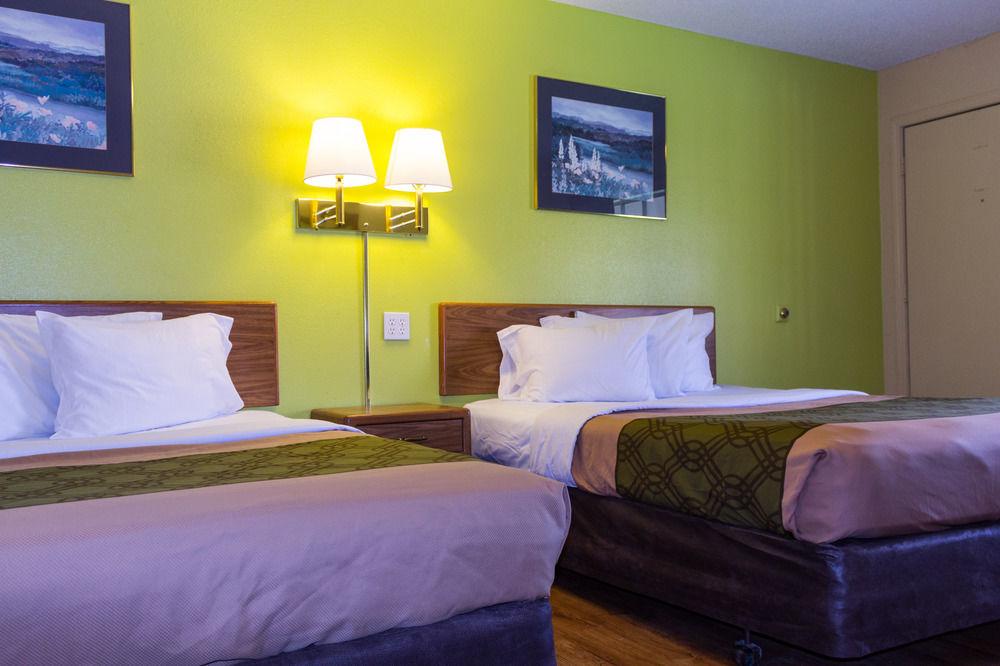 Econo Lodge Pryor Creek Eksteriør billede