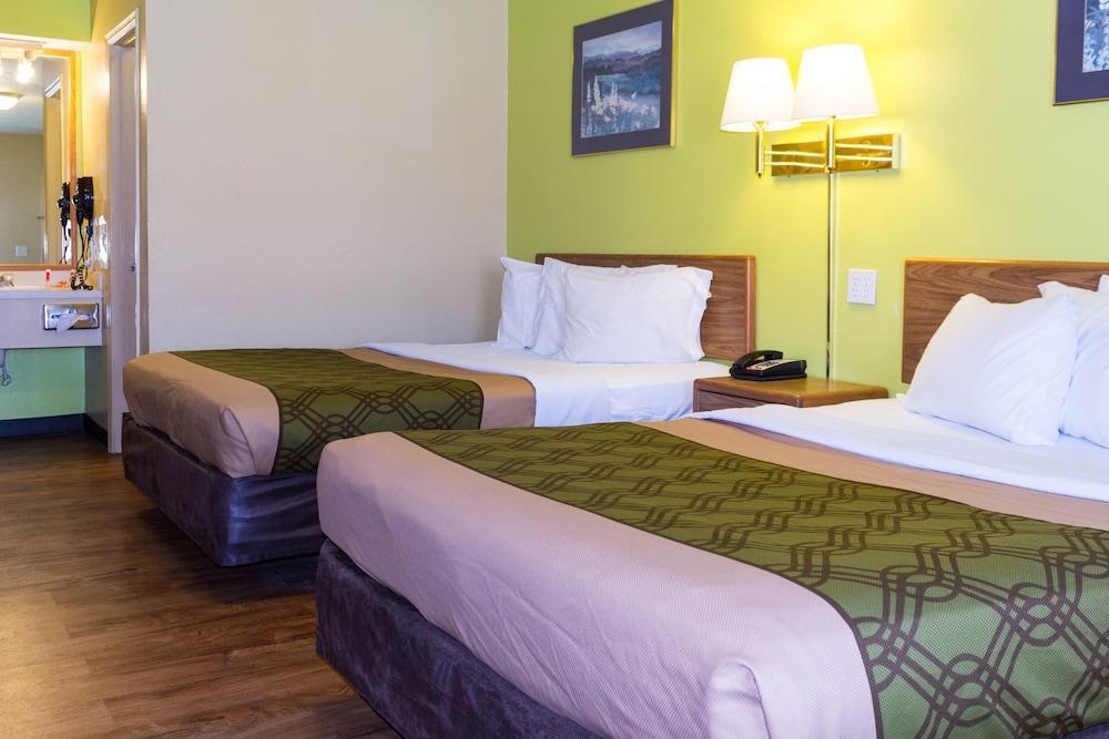 Econo Lodge Pryor Creek Eksteriør billede