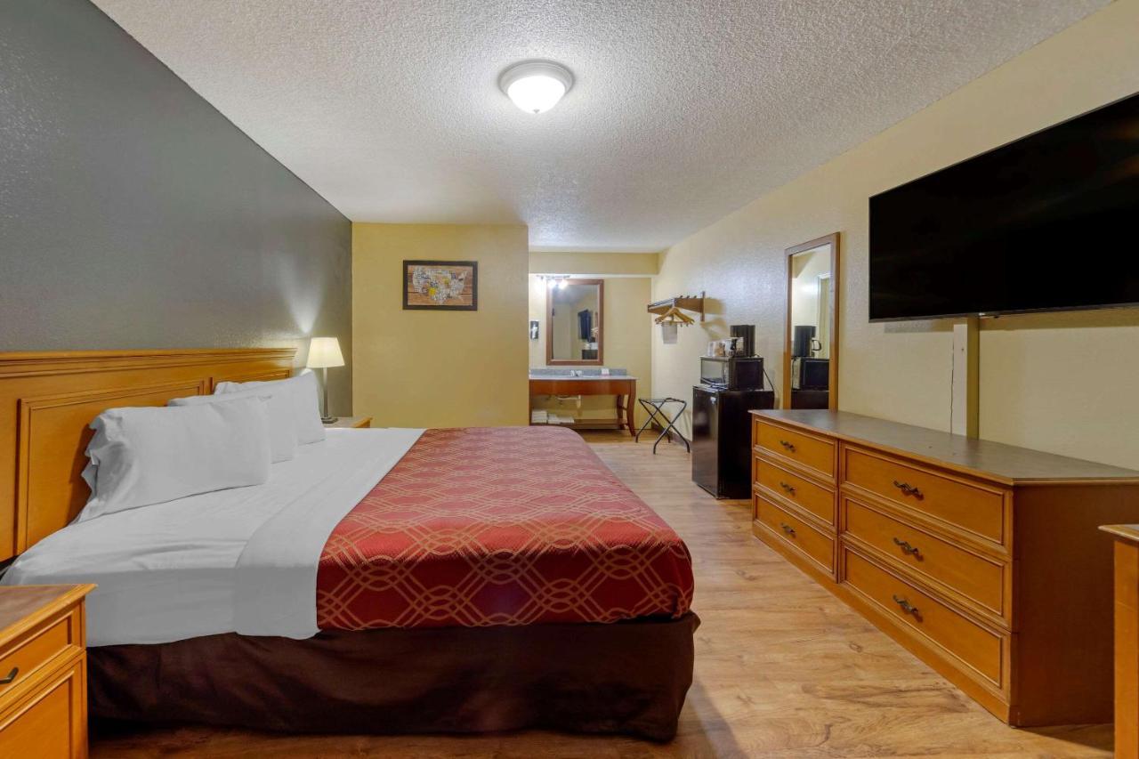 Econo Lodge Pryor Creek Eksteriør billede