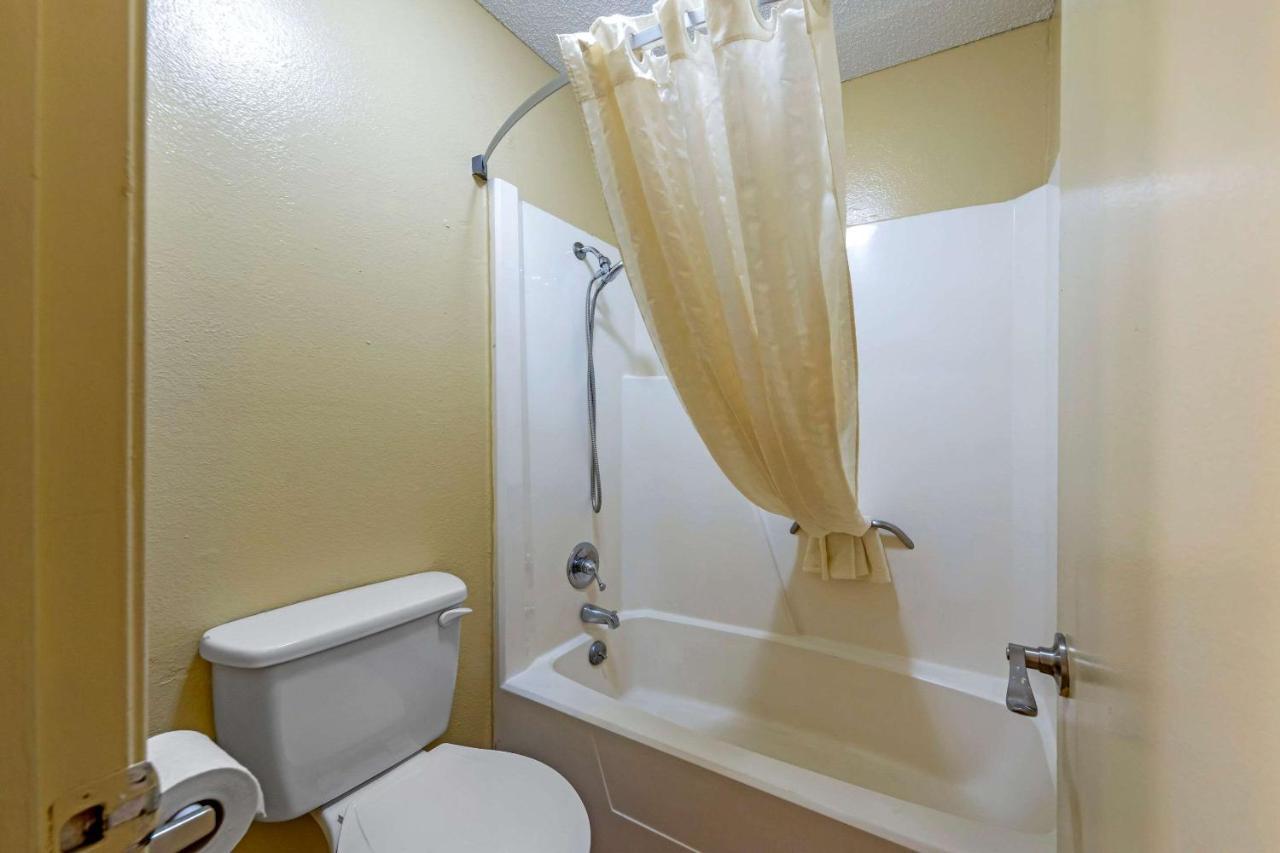 Econo Lodge Pryor Creek Eksteriør billede