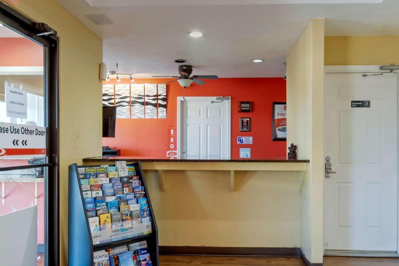 Econo Lodge Pryor Creek Eksteriør billede