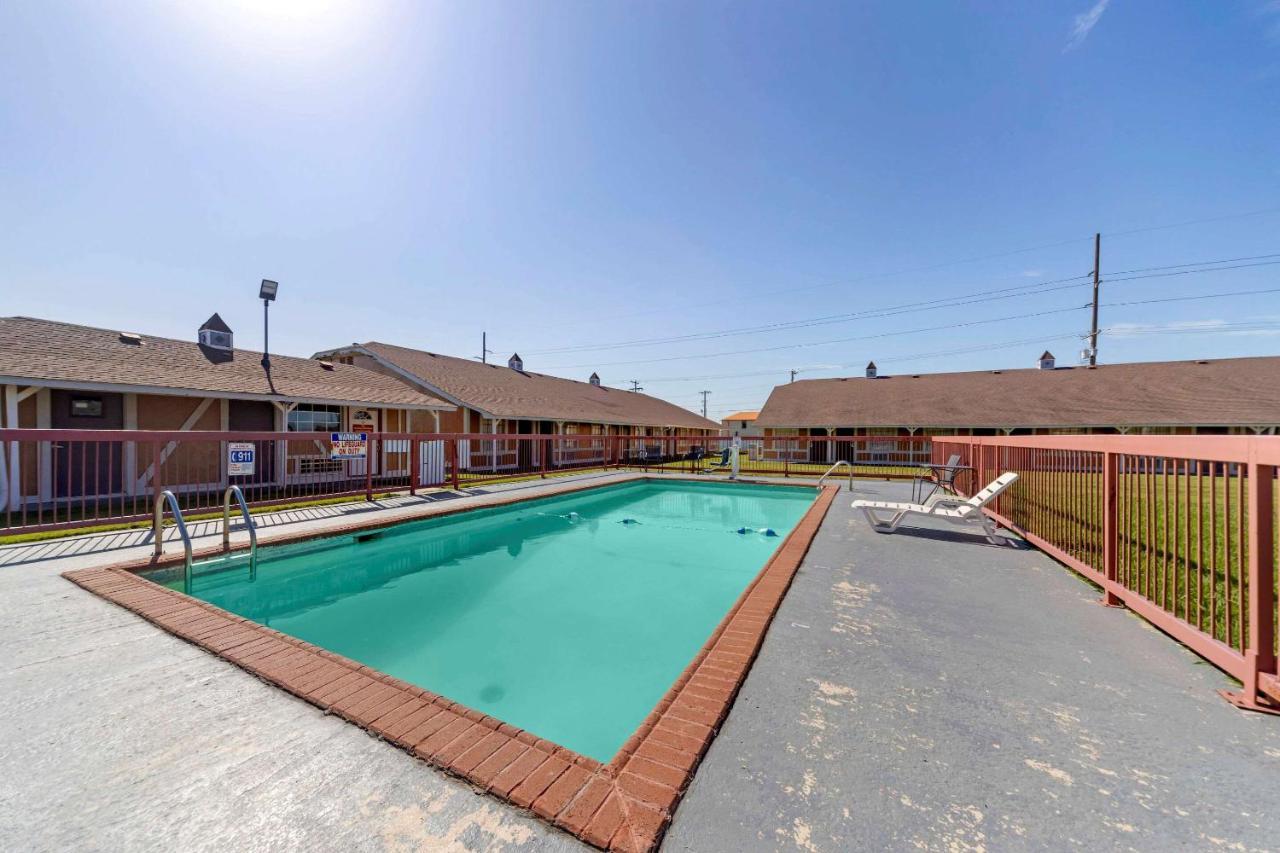 Econo Lodge Pryor Creek Eksteriør billede