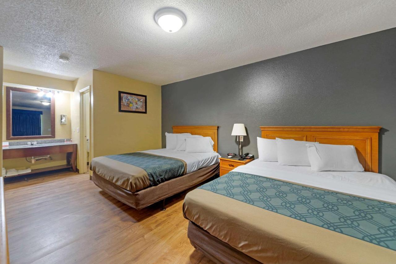 Econo Lodge Pryor Creek Eksteriør billede