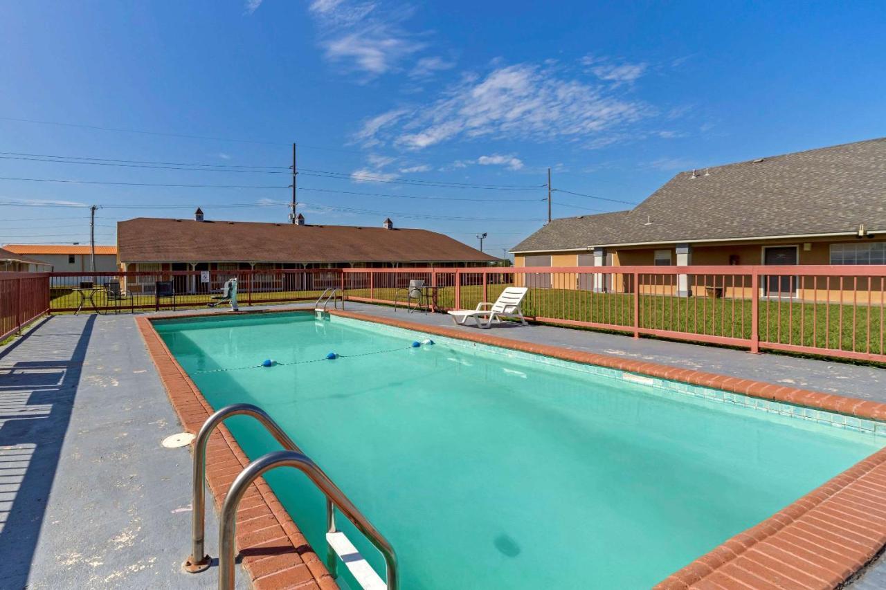 Econo Lodge Pryor Creek Eksteriør billede