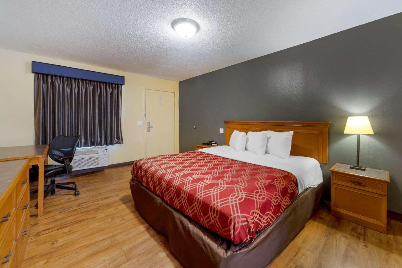 Econo Lodge Pryor Creek Eksteriør billede