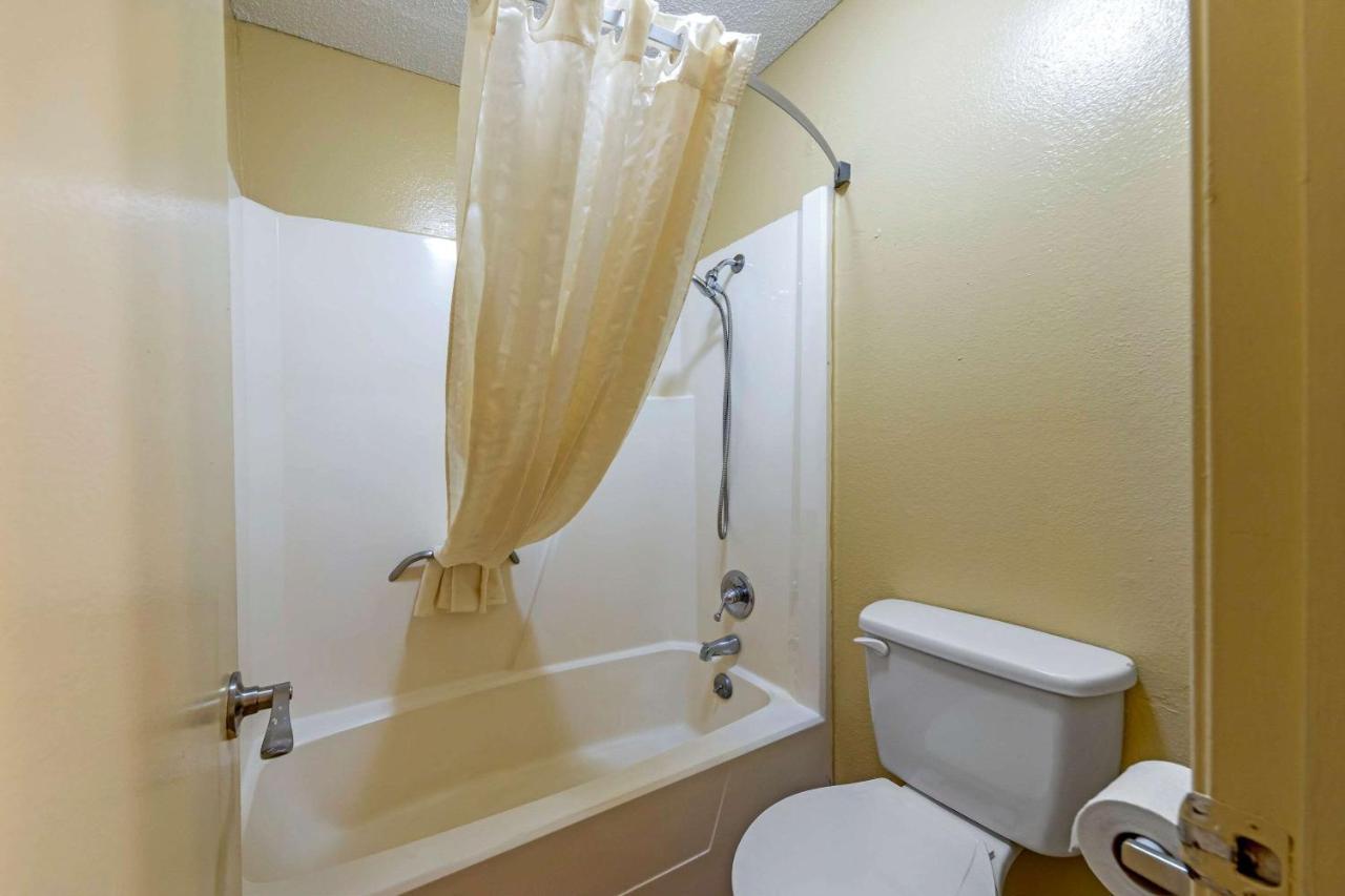 Econo Lodge Pryor Creek Eksteriør billede