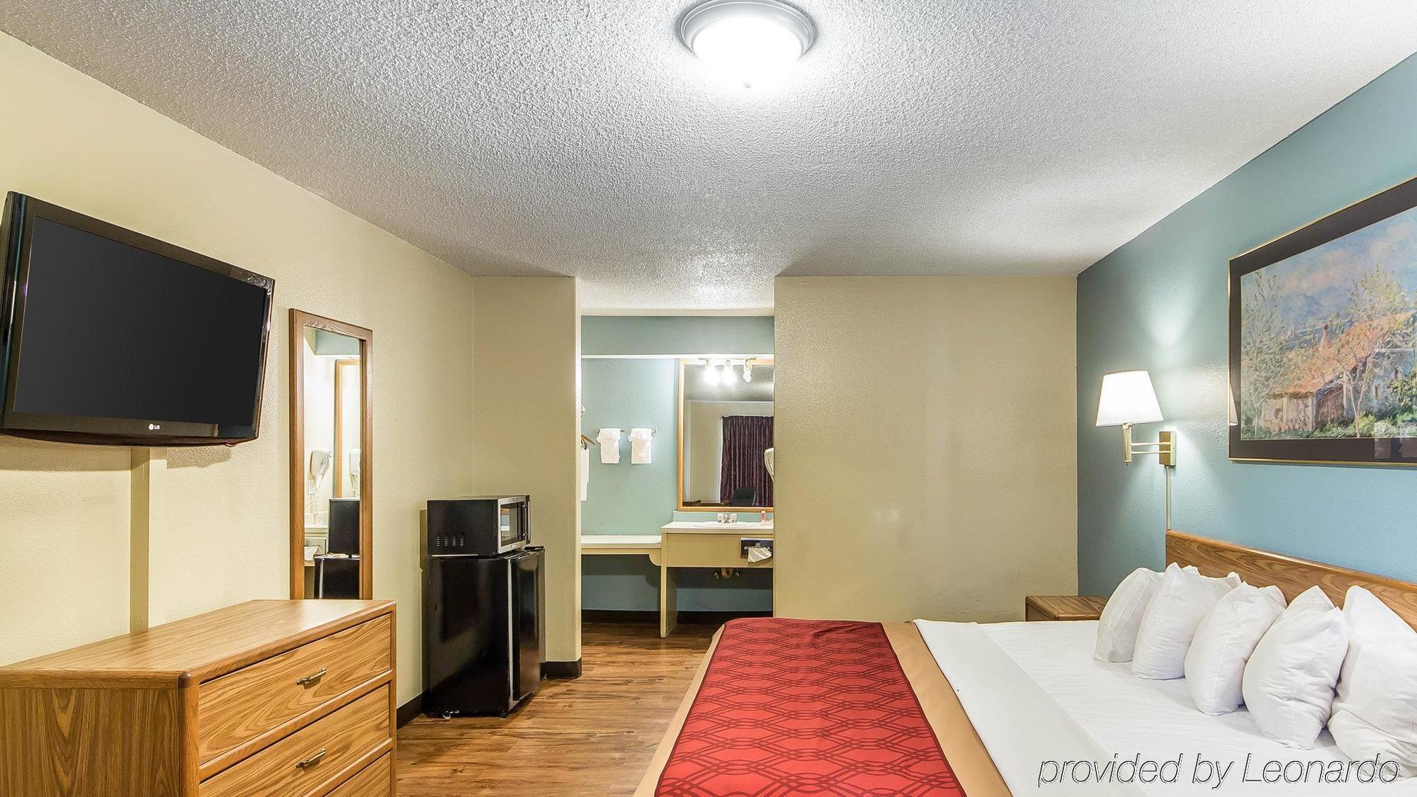 Econo Lodge Pryor Creek Eksteriør billede