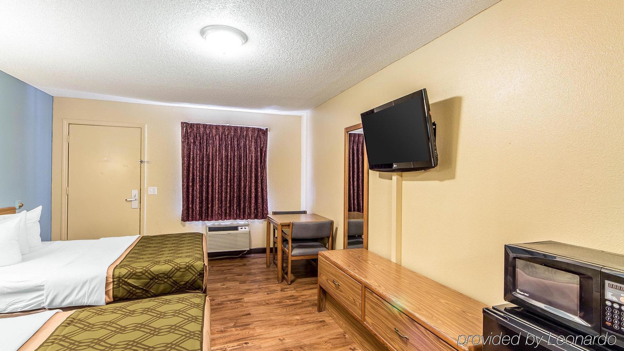 Econo Lodge Pryor Creek Eksteriør billede
