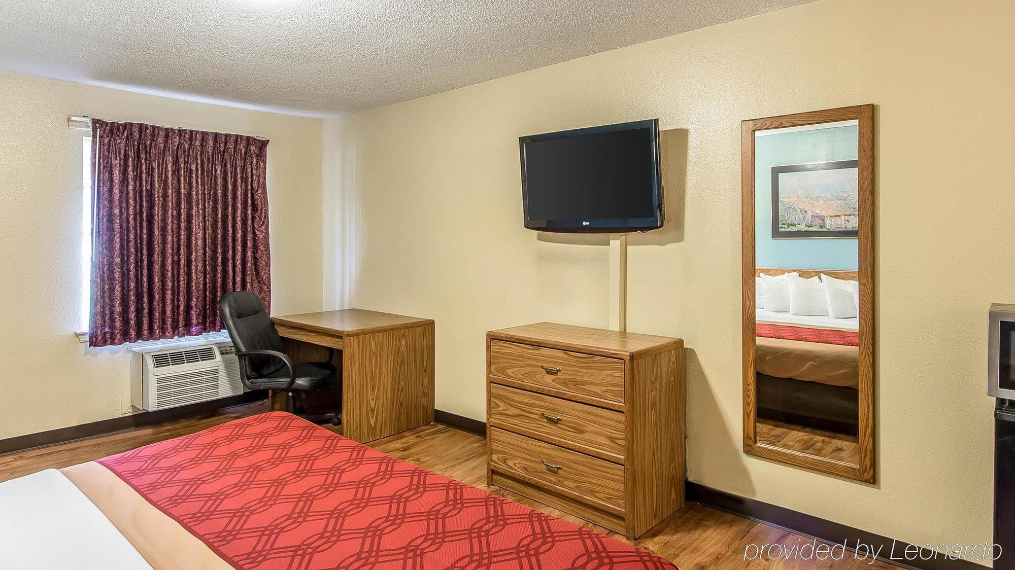 Econo Lodge Pryor Creek Eksteriør billede