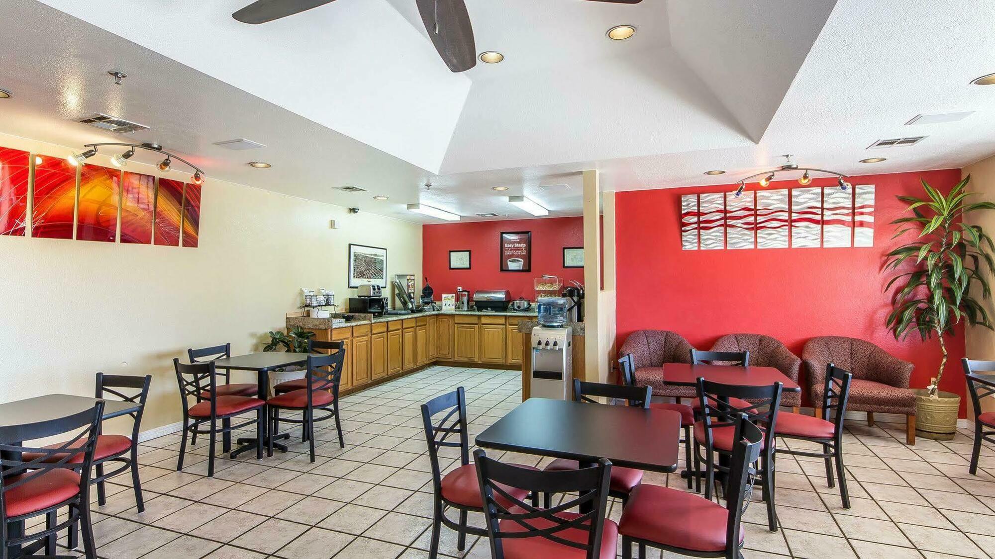 Econo Lodge Pryor Creek Eksteriør billede